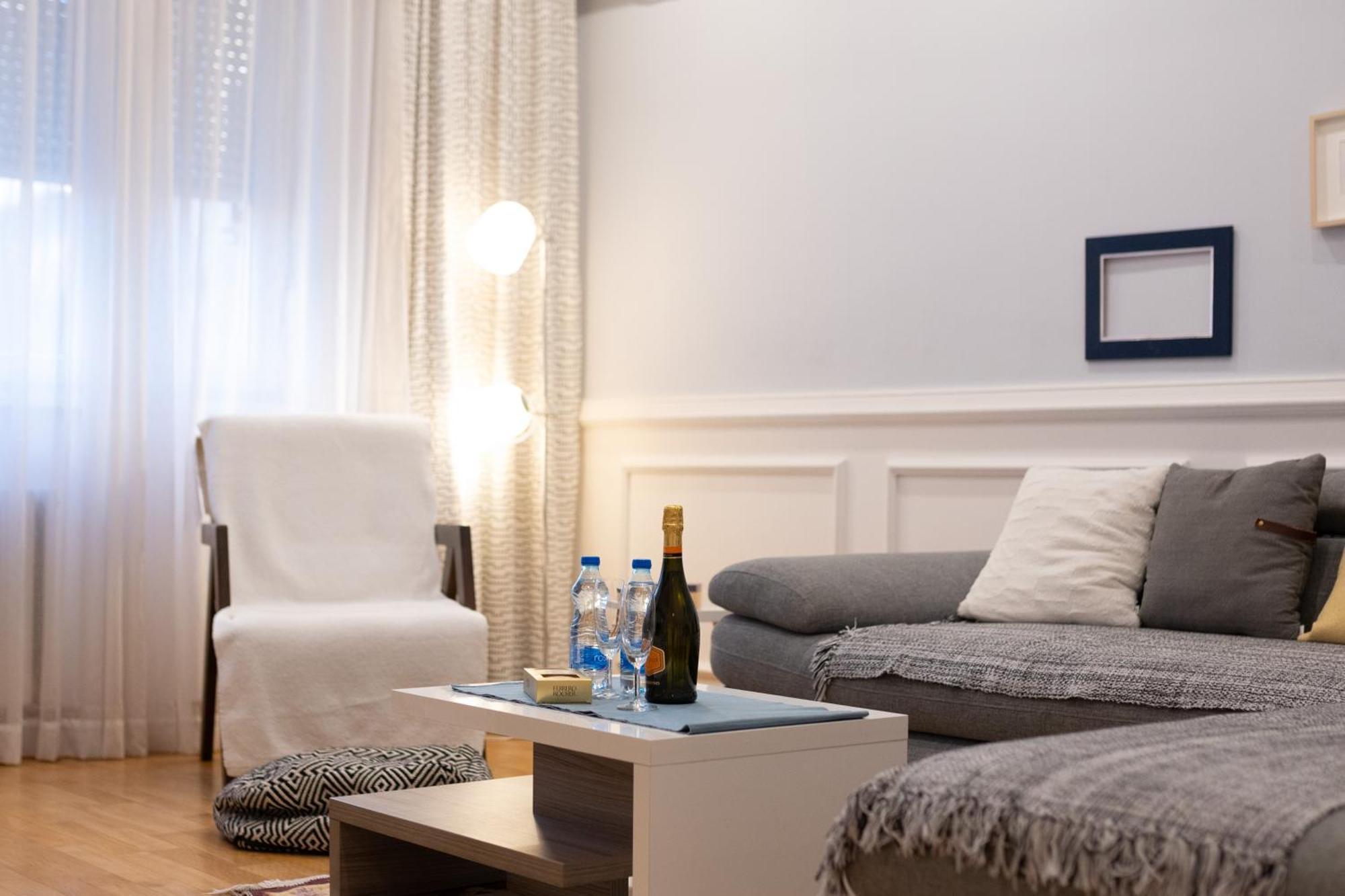 Central Business Apartments Terazije เบลเกรด ภายนอก รูปภาพ